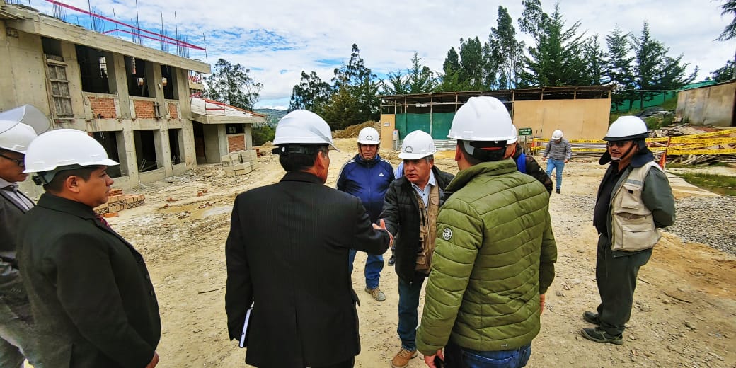 AUTORIDADES VERIFICAN CONSTRUCCIÓN DE EDIFICIO PARA BIENESTAR UNIVERSITARIO