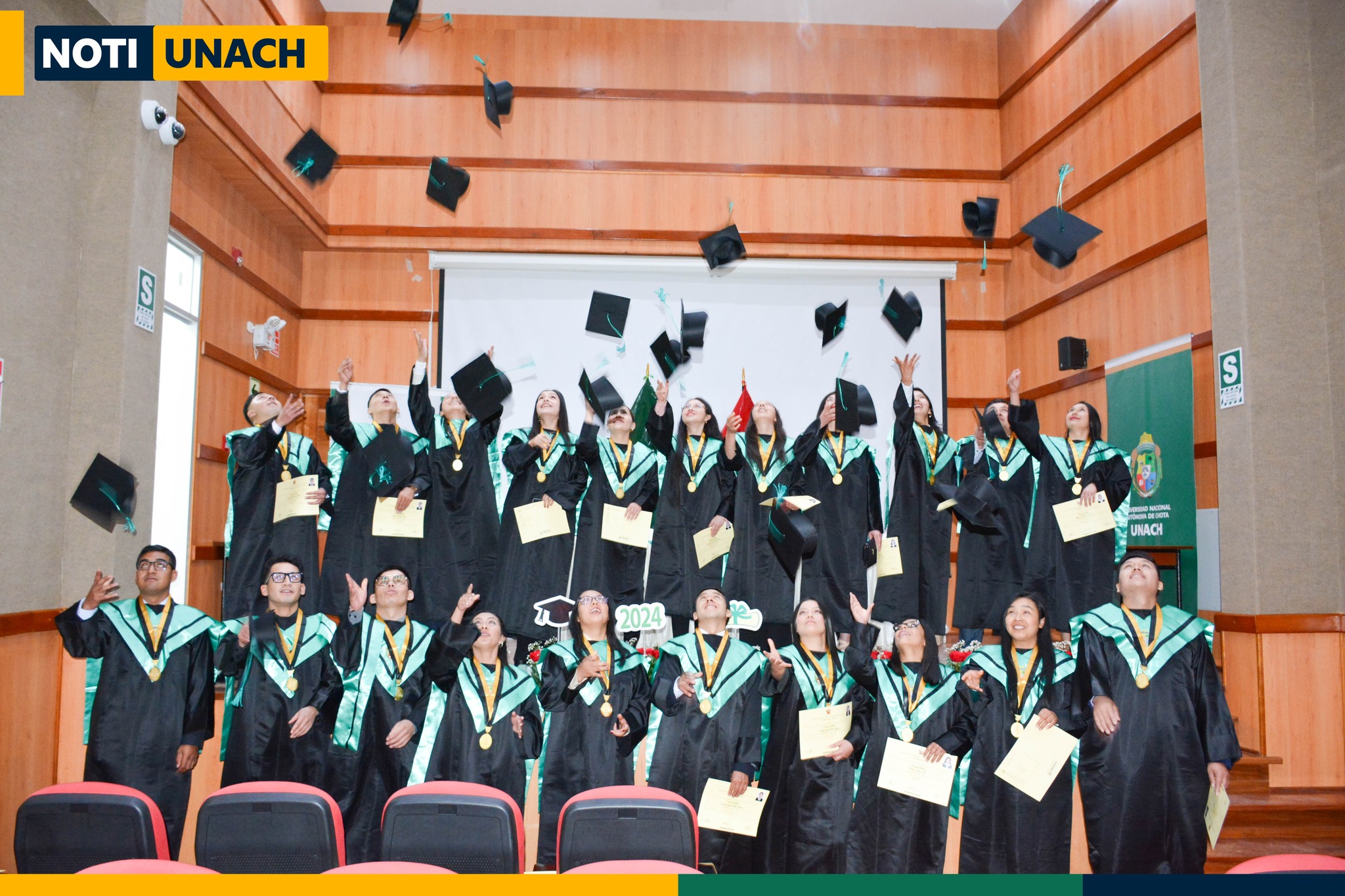 EGRESADOS DE LA UNACH RECIBIERON TÍTULOS Y GRADOS ACADÉMICOS 